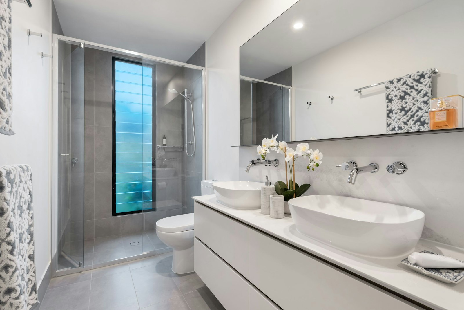 A bathroom sink and wall-mounted mirror