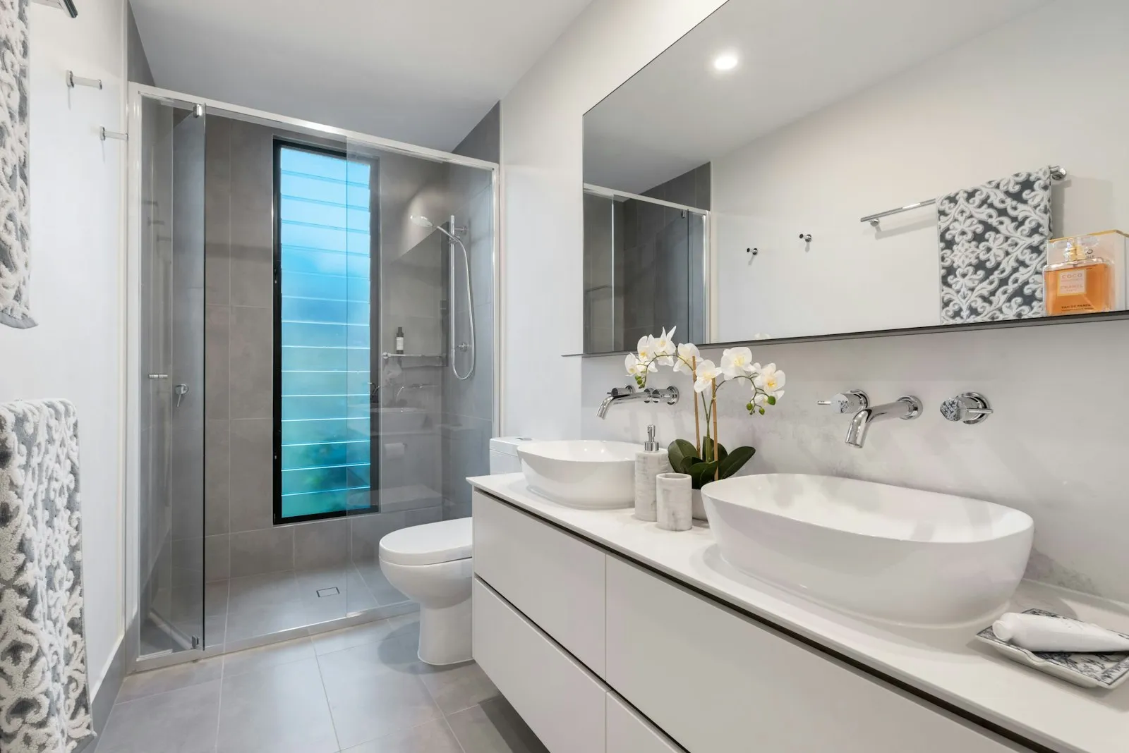 A bathroom sink and wall-mounted mirror