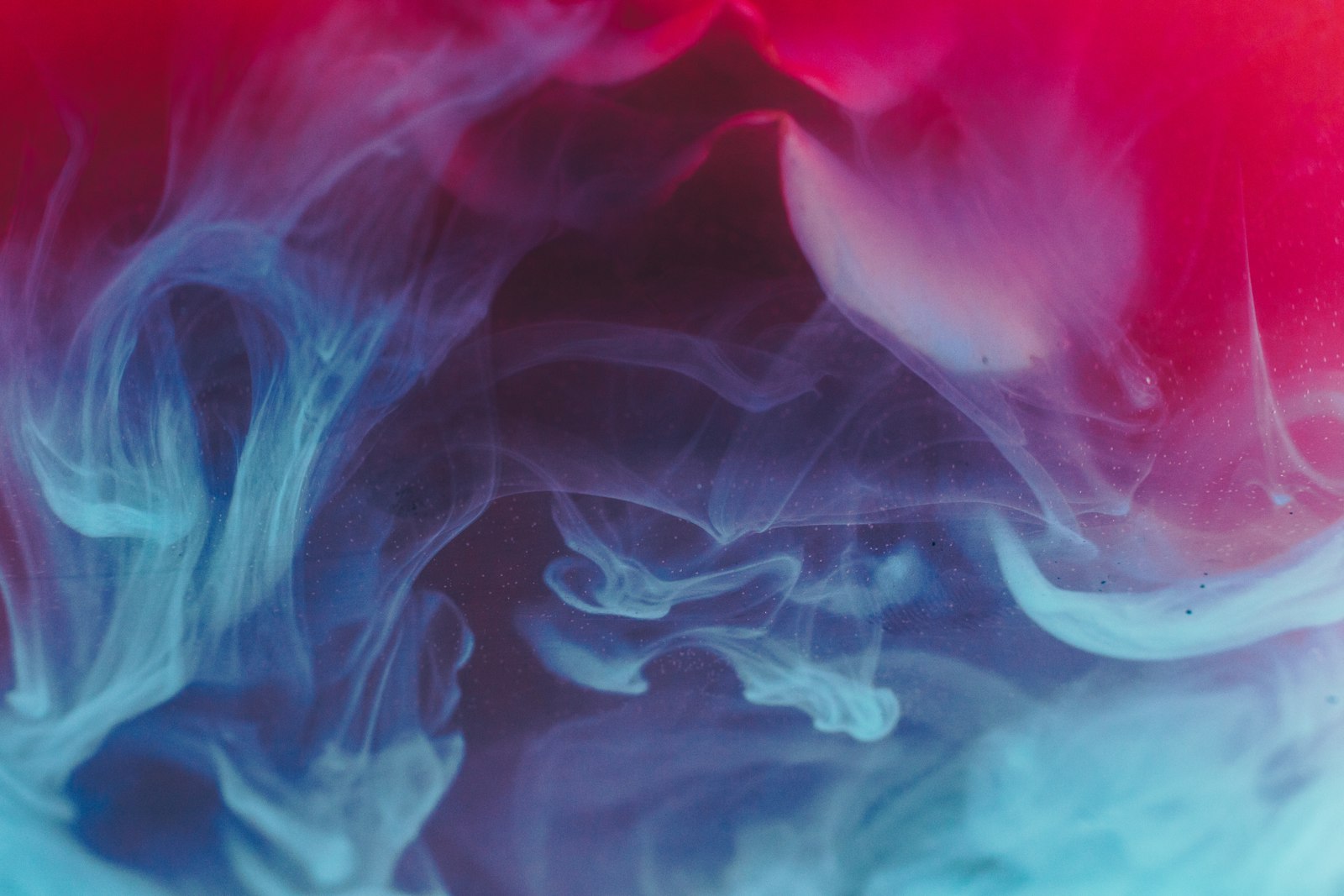 A vape device with rising vapor